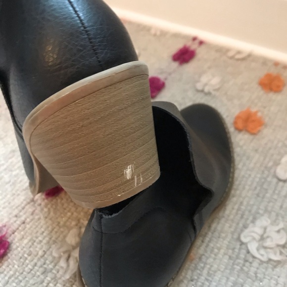 Universal Thread Booties - Picture 6 of 8